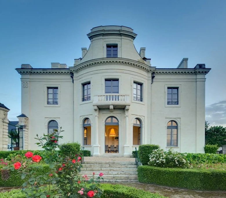 Chateau de Candes Full Estate