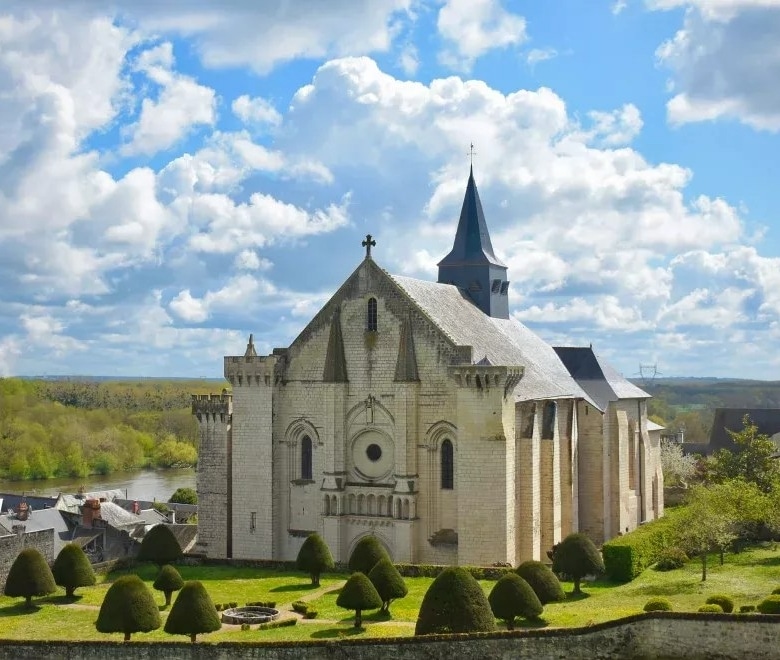 Chateau de Candes Full Estate