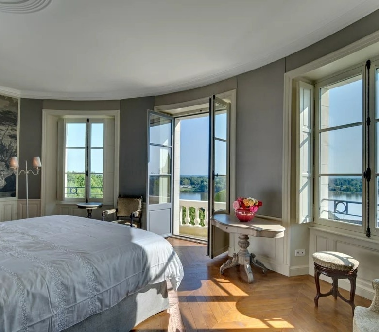 Chateau de Candes Full Estate