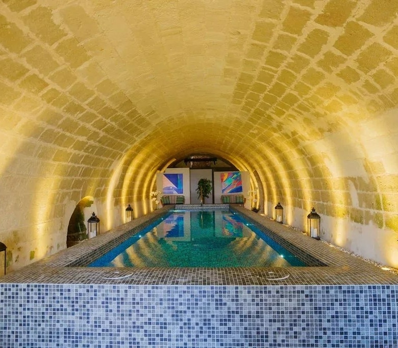 Chateau de Candes Full Estate