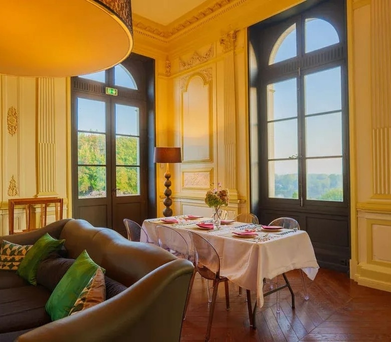 Chateau de Candes Full Estate